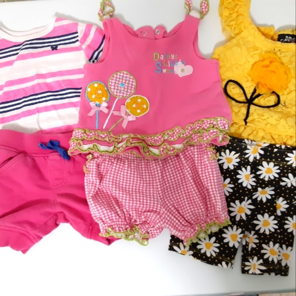 0-3 months outfits. 1 max & mini 1 Carter's 1 DDG Darlings
